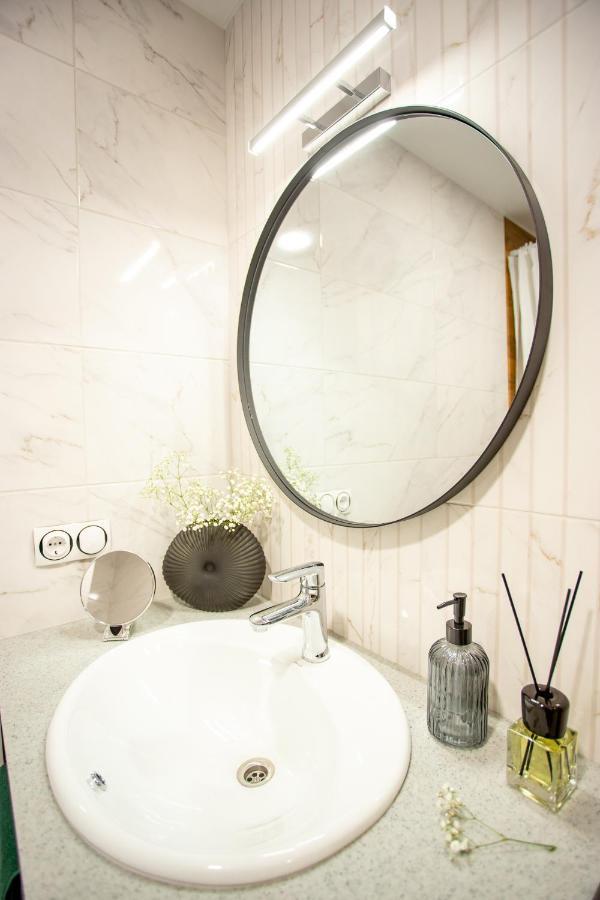 Luxury Apartment With 2 Bedrooms In The City Center نيكولايف المظهر الخارجي الصورة